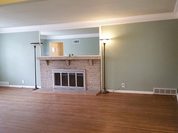 4th image of 1635 Southeast Blvd