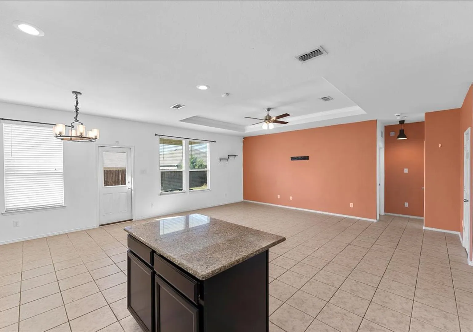 Beautiful Fort Worth Rental Move-In Ready! — Photo 2