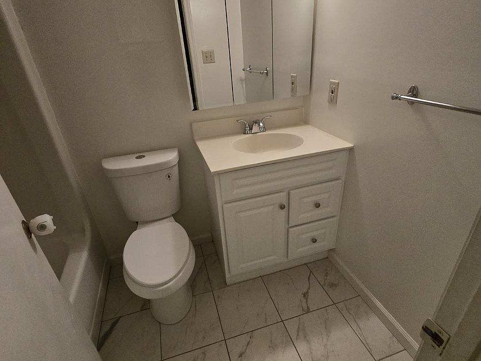 1st image of 4002 Governors Sq APT 12