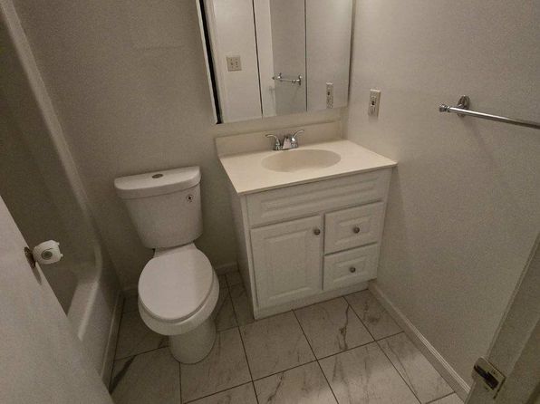 4002 Governors Sq APT 12