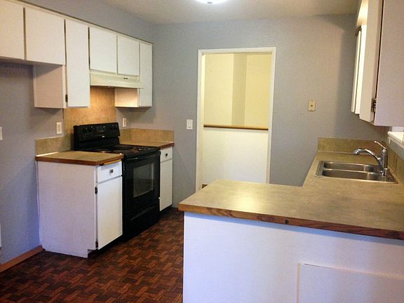 3rd image of 18530 Woodside Dr SE