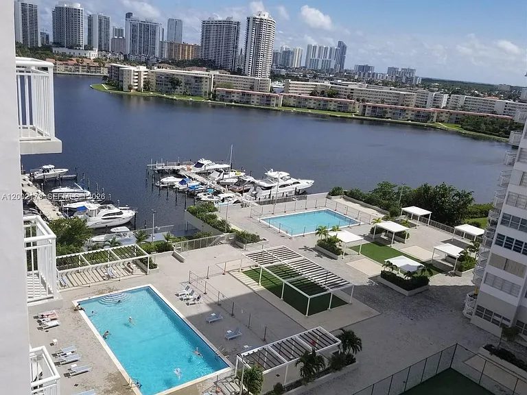 18041 Biscayne Blvd #801 — Photo 26