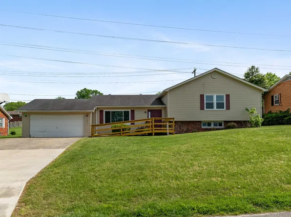 1095 Radford Dr, Russell, KY 41169