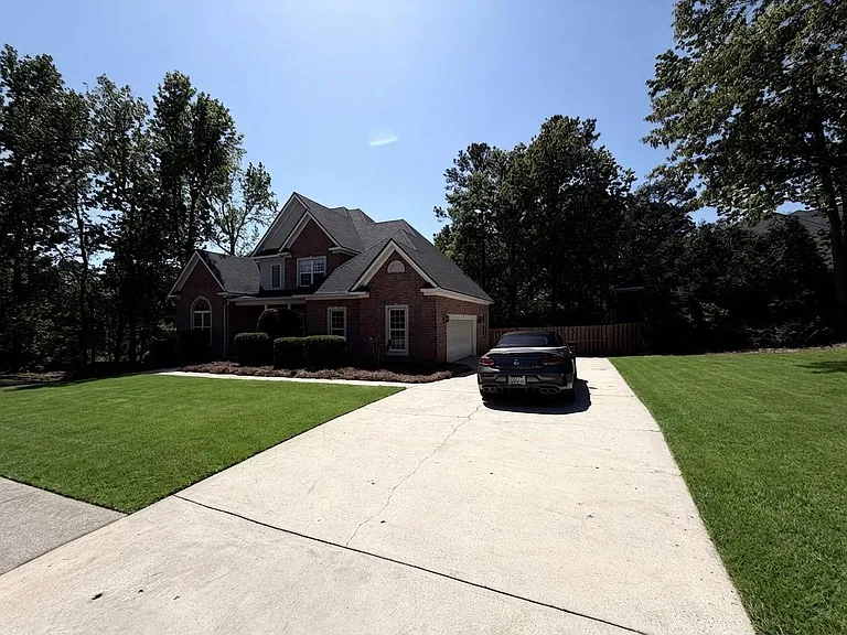 1605 Jamestown Ave — Photo 3