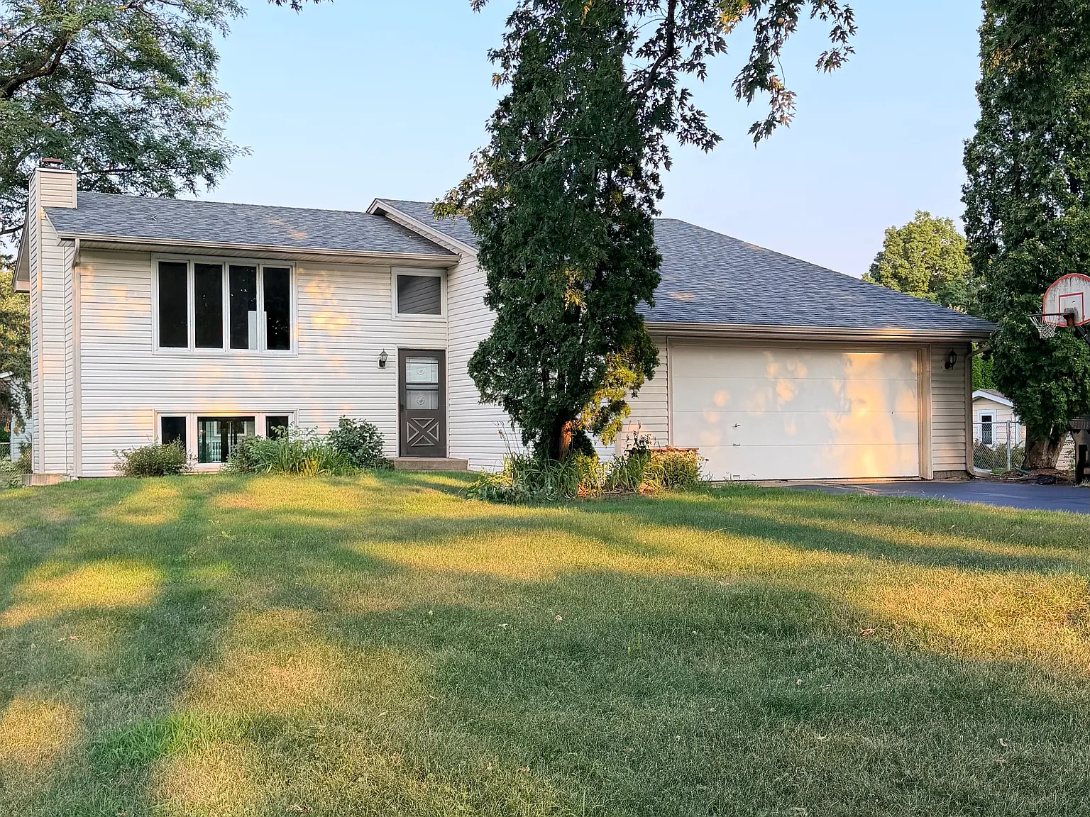 4 bed, 1856 sqft, $2,690 — Photo 1