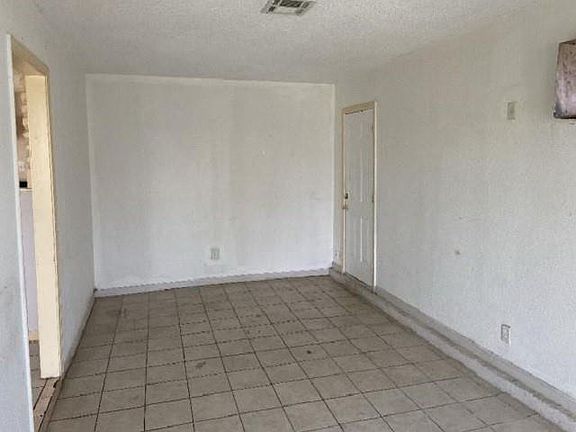 5th image of 249 Bishop Dr