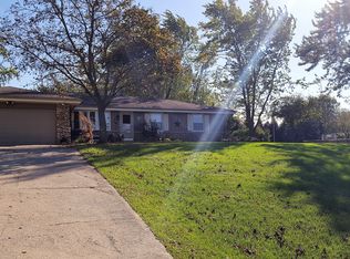 S77W32913 Country Ln E, Mukwonago, WI 53149