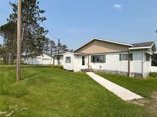 726 1st St E, Grand Rapids, MN 56636