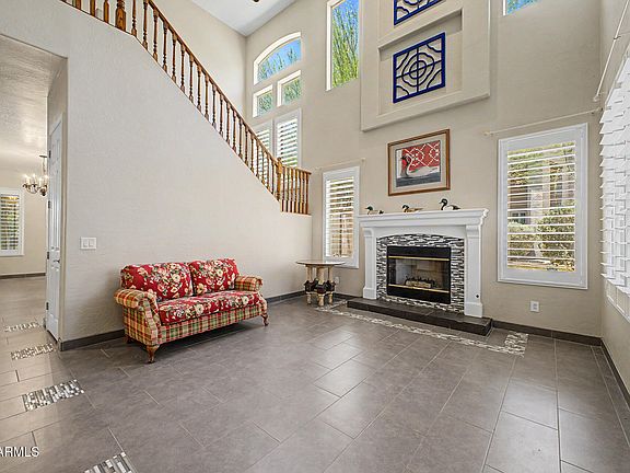 3rd image of 1412 N VINCENT Circle