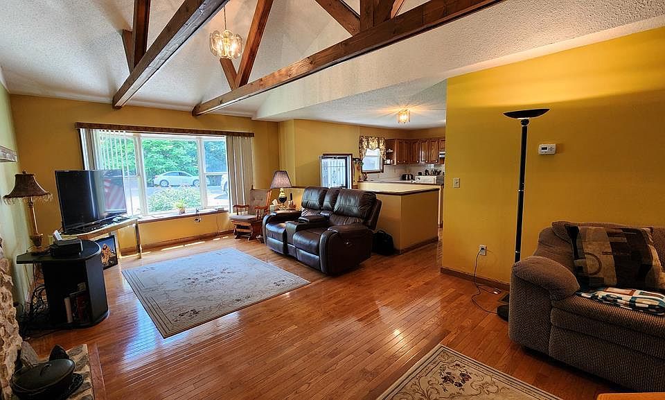 1st image of 55 Lakeview Dr