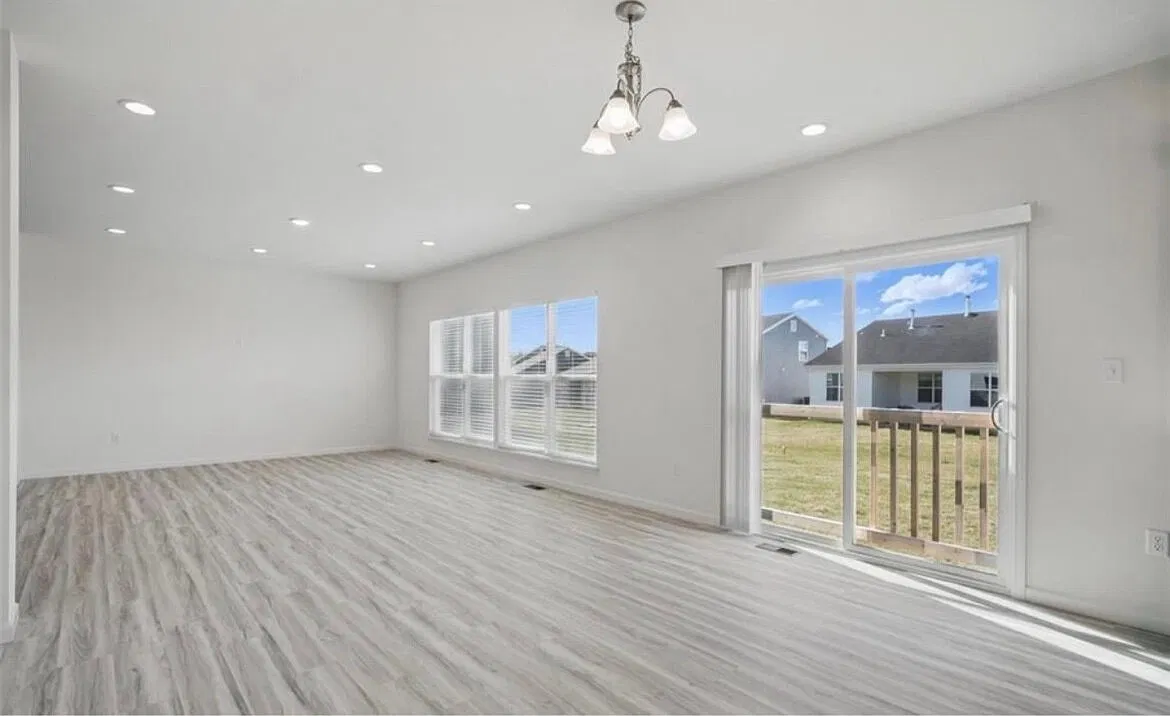 4 bed, 3.5 bath, 2544 sqft, $2,995 — Photo 4