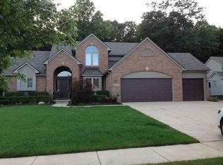 160 Summer Shade Dr, Howell, MI