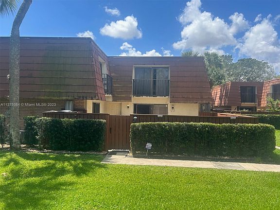 3rd image of 409 Live Oak Ln #409