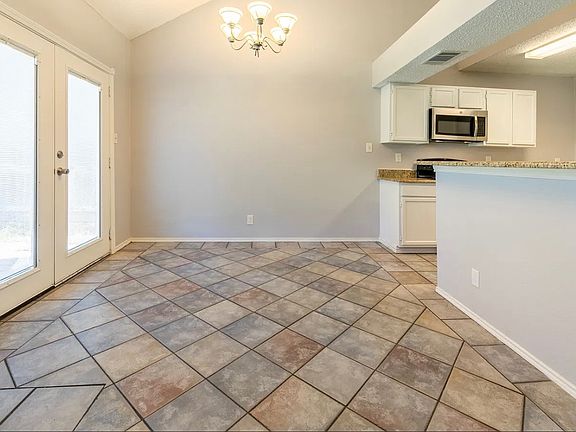4th image of 2207 Wembley Downs Dr