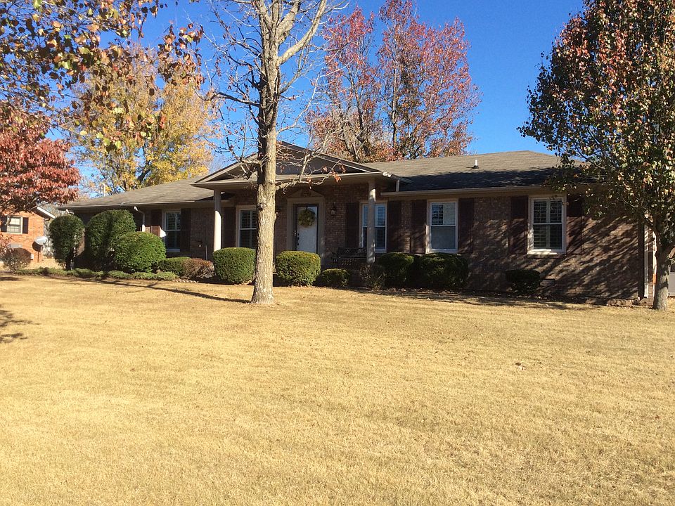 1st image of 2850 Oakview Dr