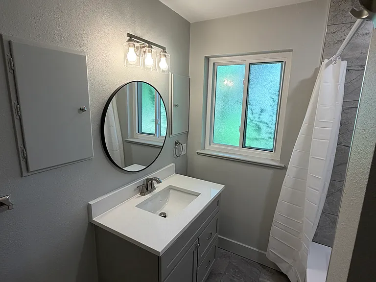 1025 Estes St — Photo 7