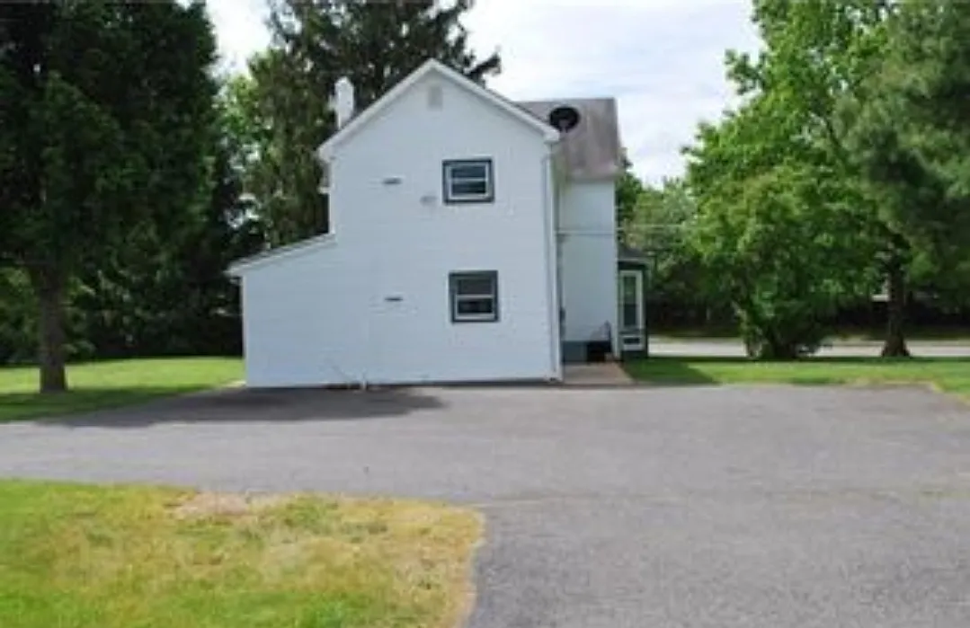Building Photo - 472 Buckelew Ave