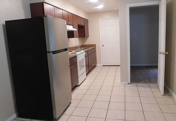 3rd image of 825 S Char Mil Ave