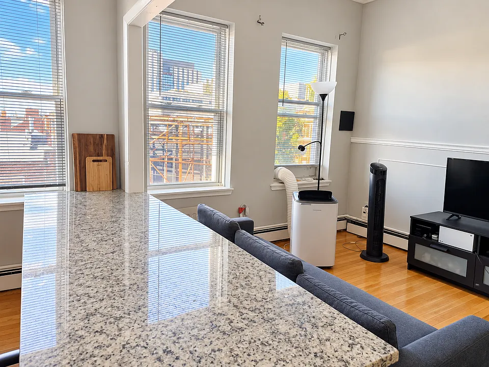 9 Bowdoin St #14