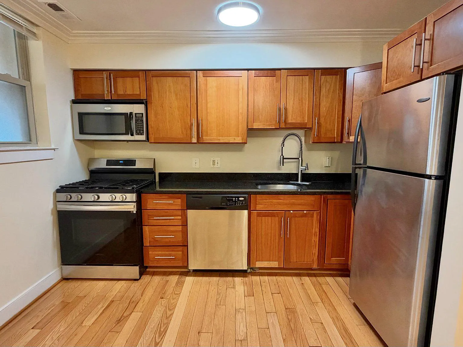 2 bed, 1.0 bath, 803 sqft, $2,500 — Photo 3