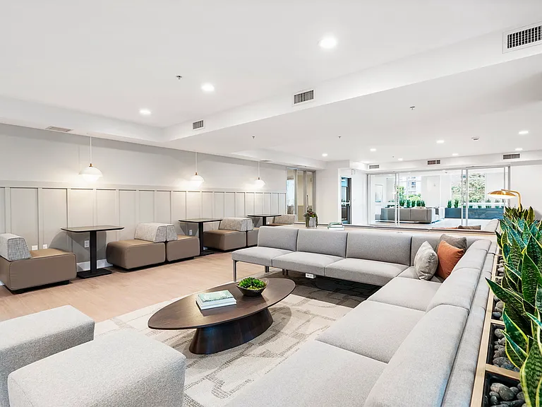 Vantage Pointe — Photo 22