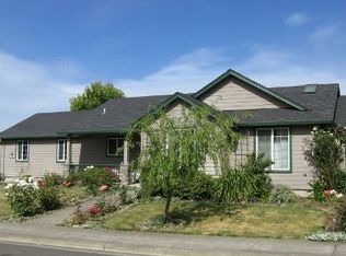 963 Hazelnut Ln, Springfield, OR 97478