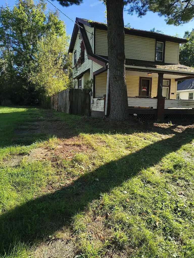 2 bed, 887 sqft, $770 — Photo 2