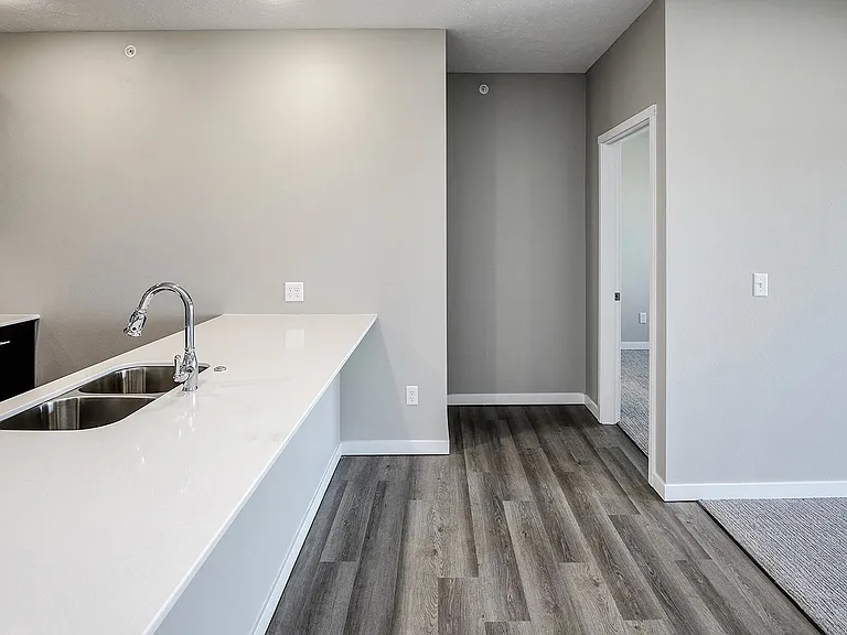 Cross Creek Apartments — Photo 11