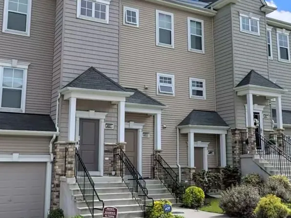 405 Woodcrest Dr SE, Washington, DC 20032