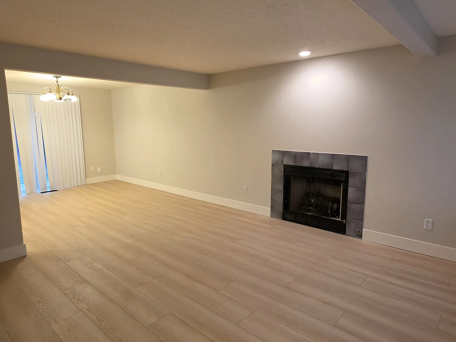 3 bed, 2.5 bath, 1306 sqft, $3,295 — Photo 2