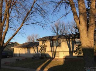 520 N Teton Dr, Brandon, SD 57005