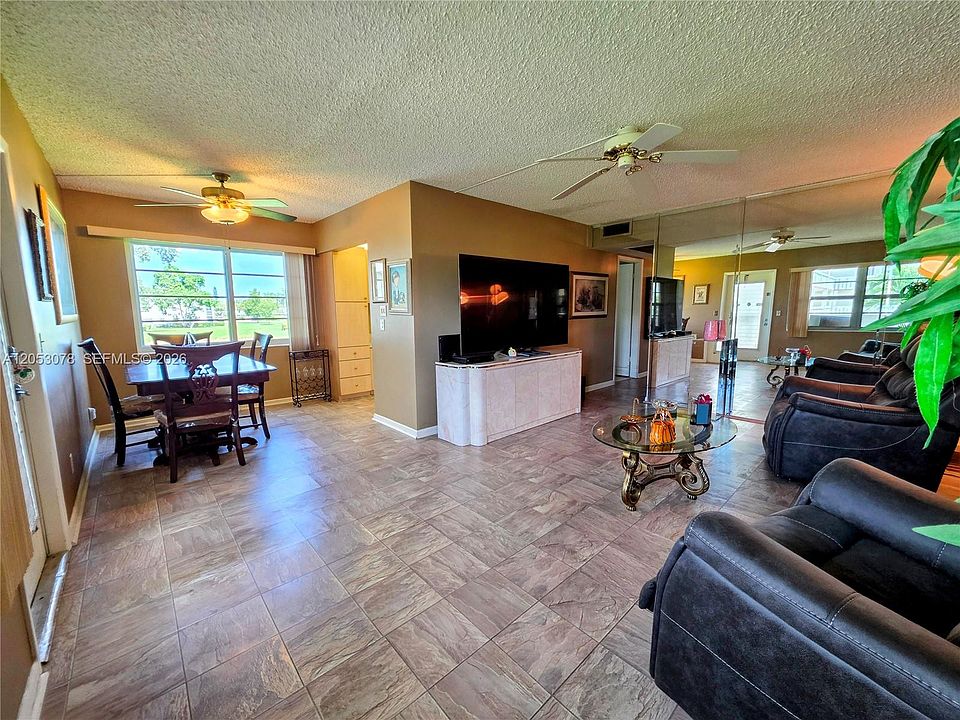 1st image of 529 Fanshaw Way #M529