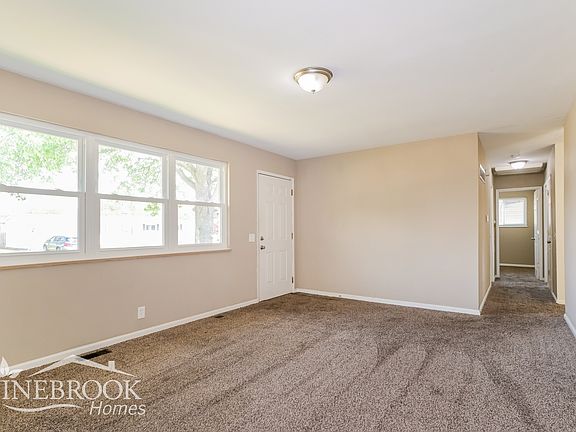 4th image of 460 Skylark Dr