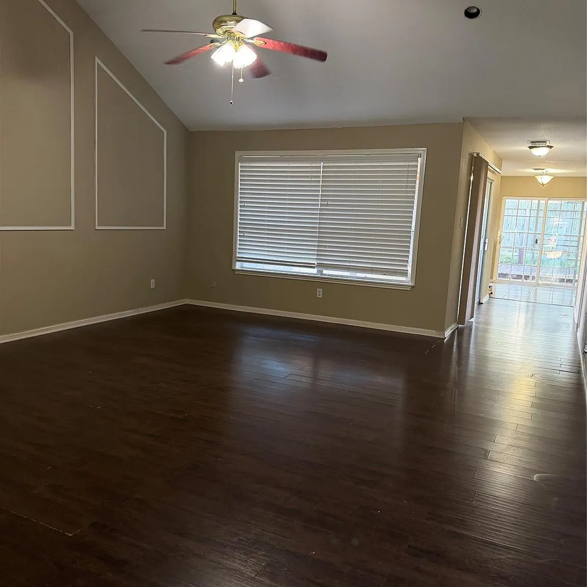 3 bed, 2.0 bath, 1431 sqft, $1,750 — Photo 2