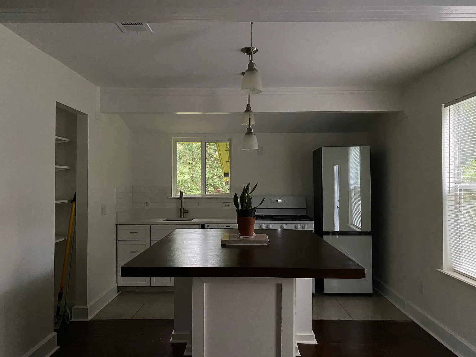 2 bed, 1150 sqft, $2,350 — Photo 3