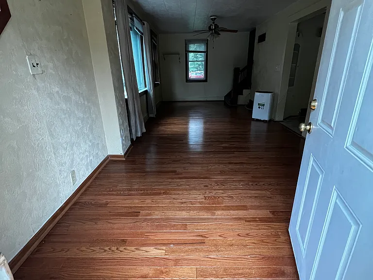 722 Queen Anne St — Photo 5