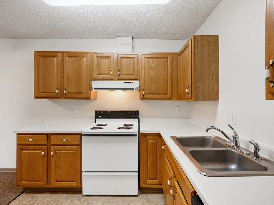 Raintree West Apartments