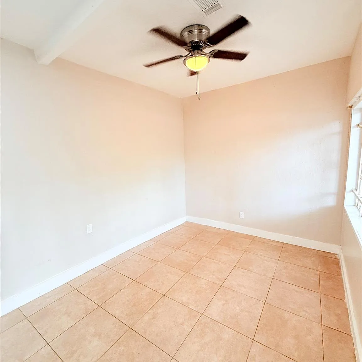 1 bed, 1.0 bath, 1845 sqft, $950 — Photo 3