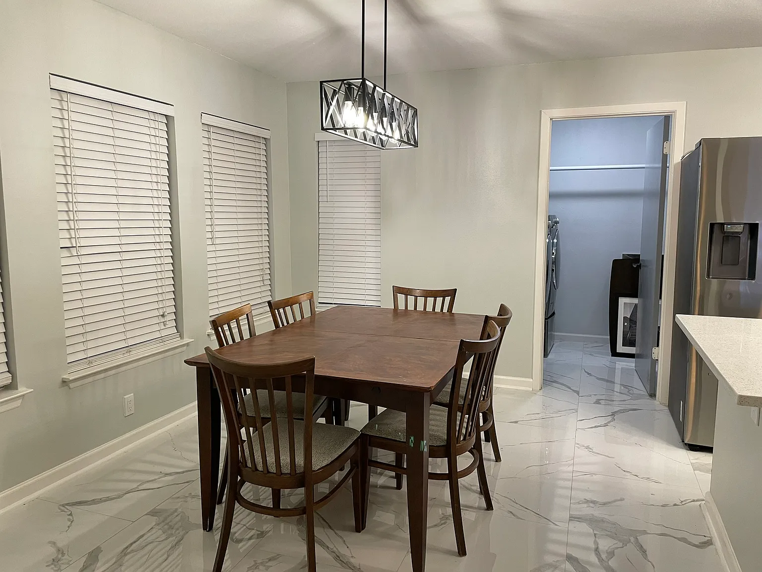 4 bed, 2.5 bath, 3588 sqft, $6,900 — Photo 4