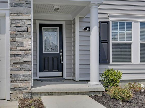 3rd image of 147 Peck Ln
