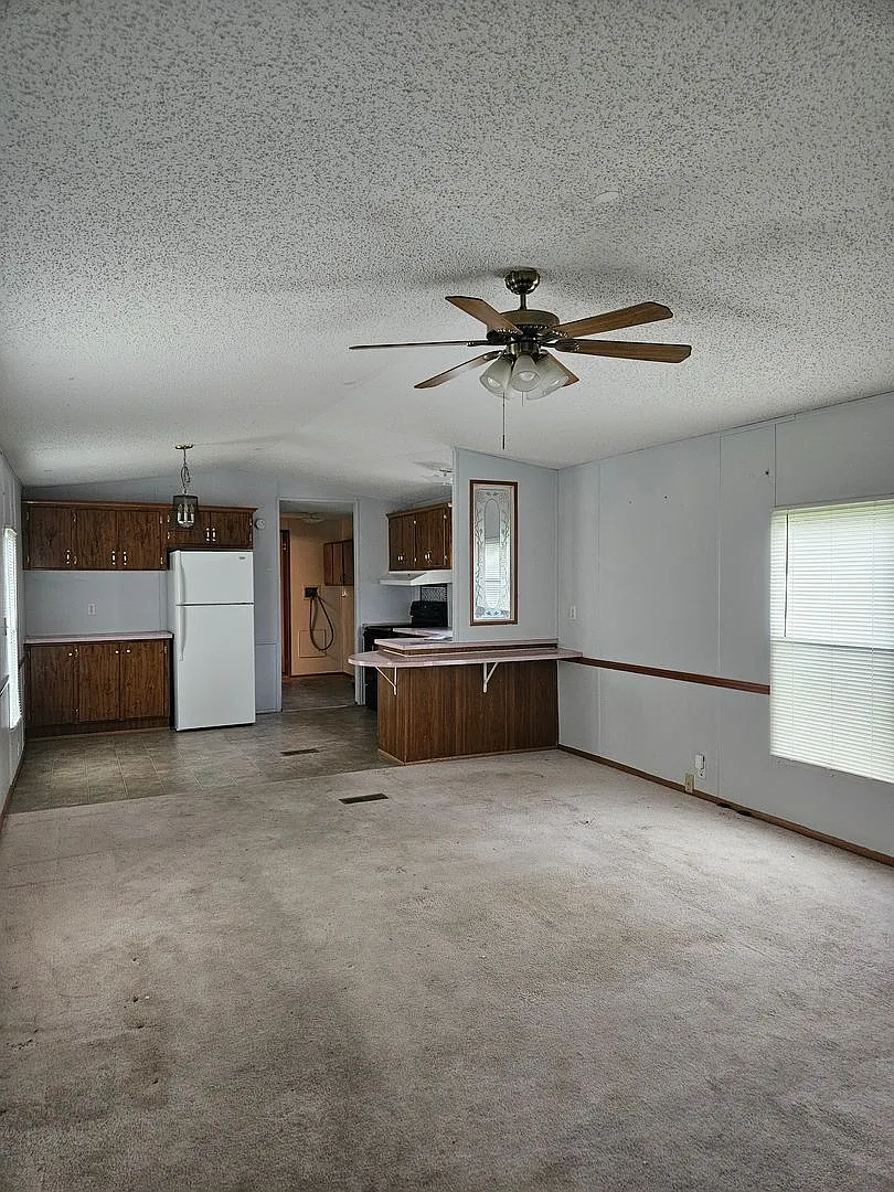 Building Photo - 210 Yorktowne Dr