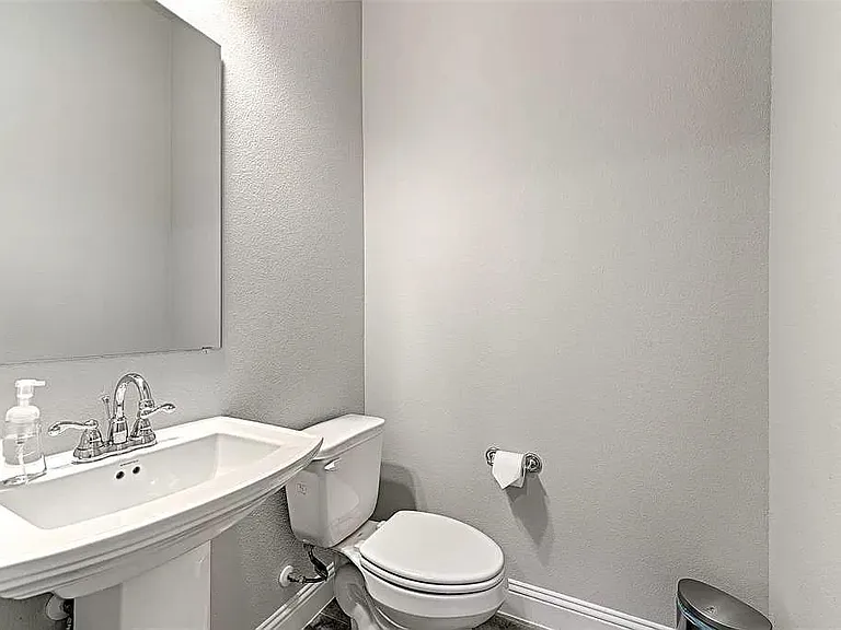 1495 Perrin Ln — Photo 8