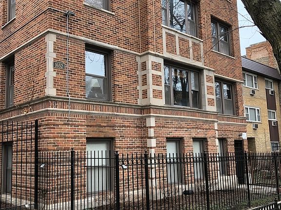 2nd image of 1652 W Farwell Ave APT 1L