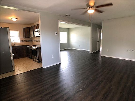 3rd image of 904 Avenue S SE