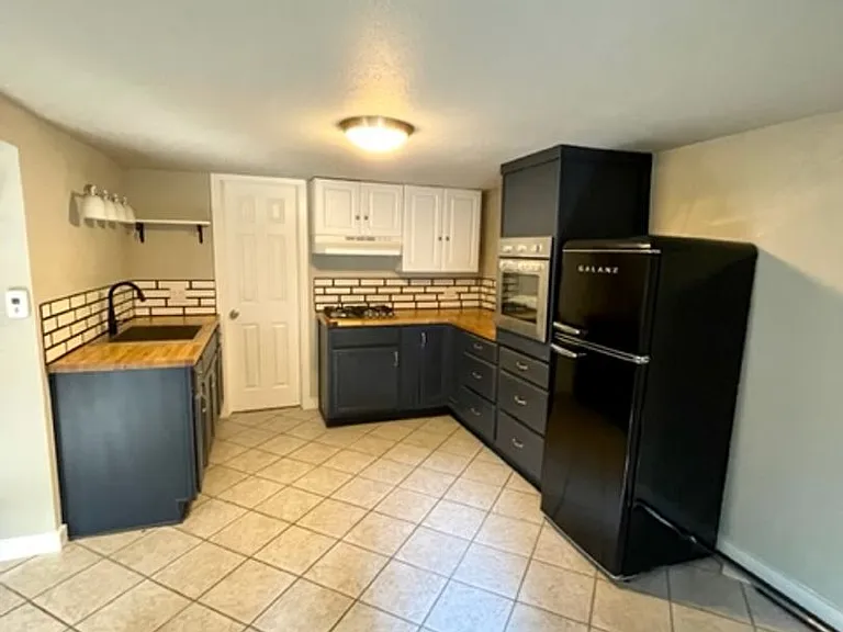 Georgia Ave, 717 NW - 00717-GEOR-00 — Photo 3