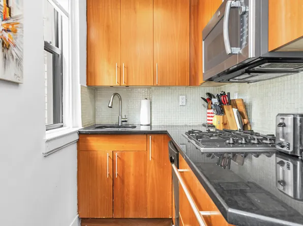 333 East 53rd Street image 4 of 11