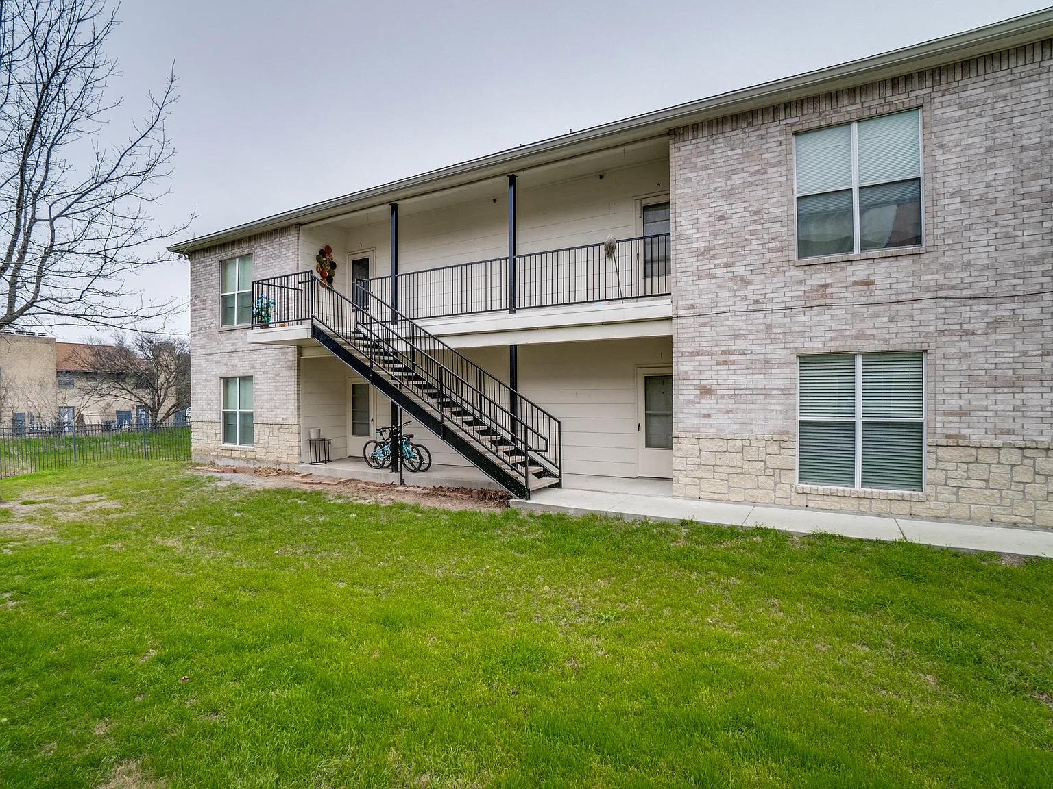 2 bed, 1000 sqft, $1,250 — Photo 1