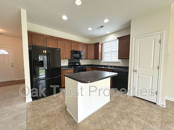 4th image of 3058 Nantuckett Ave