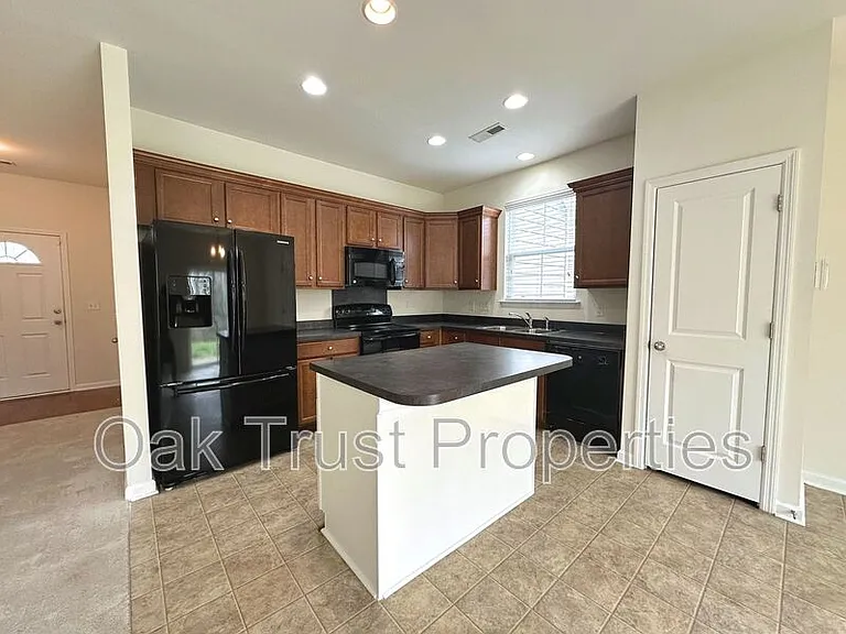 3058 Nantuckett Ave — Photo 4
