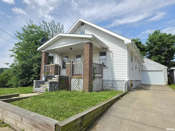 121 Pershing Pl, East Peoria, IL 61611